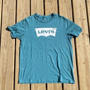 ~super cute Levi’s blue t-shirt 💙